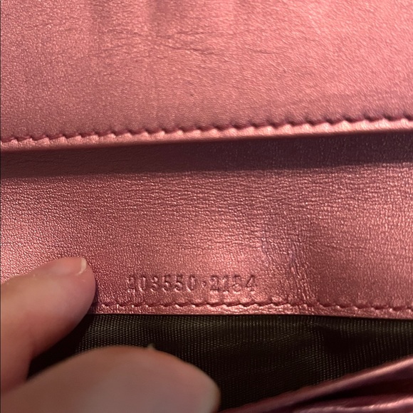 Gucci Red Leather Heart Clasp Wallet - Picture 13 of 13